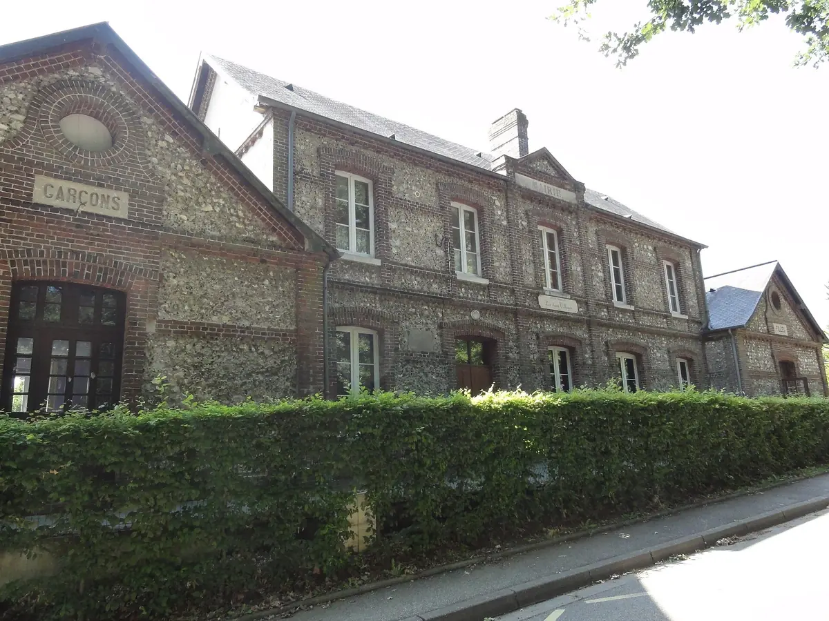 Projet de bâtiment communal reconverti en MAM et en logements