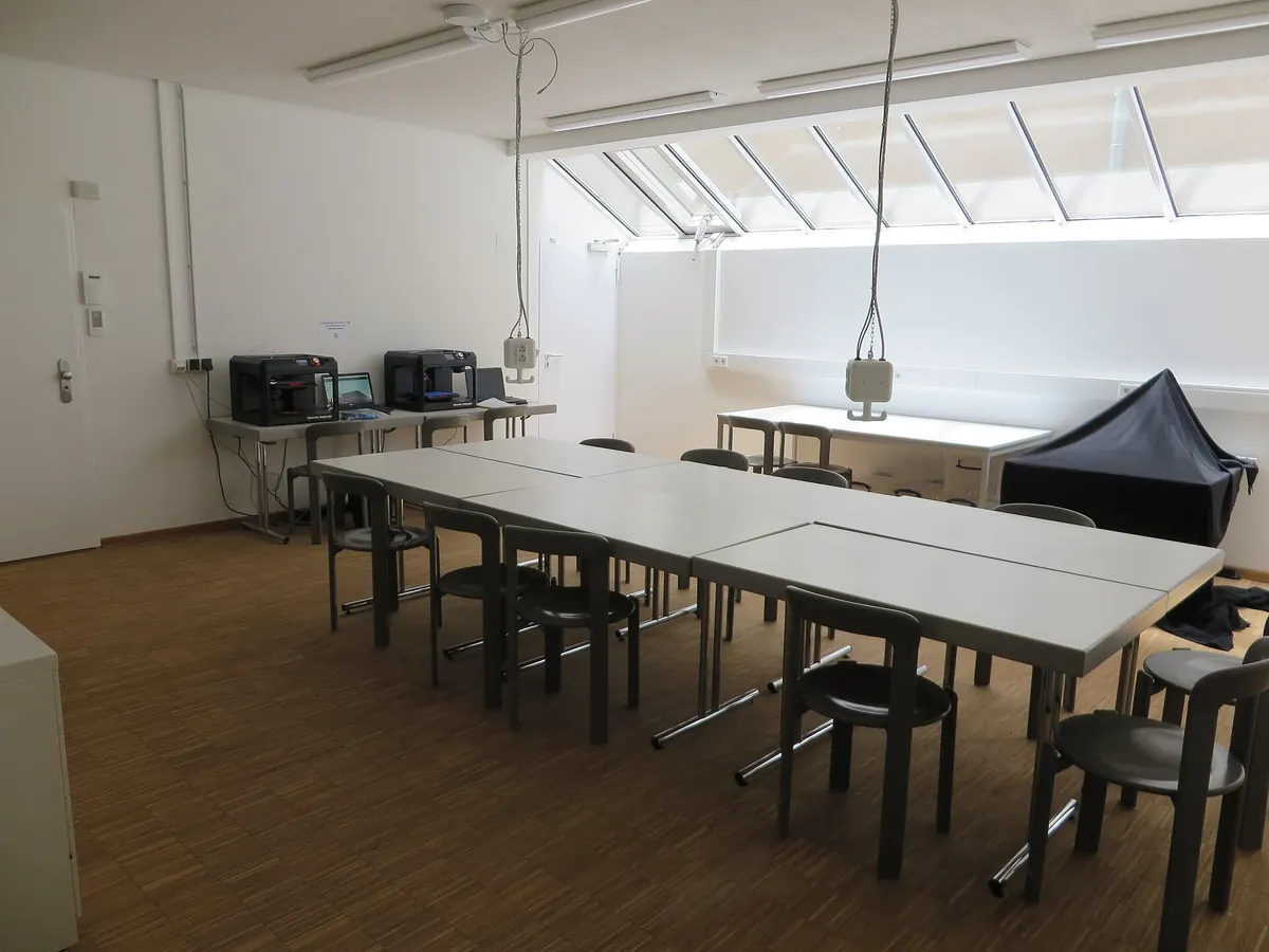 Tiers-lieu numérique faitout pour collaboration innovante.