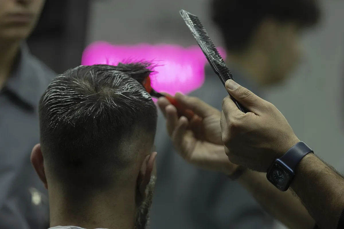 Coiffeur solidaire : un service de coiffure engagé.