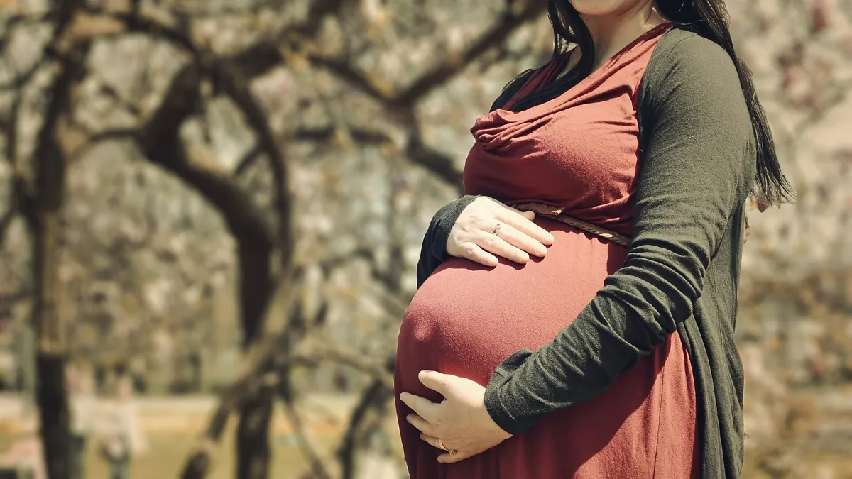 Premiers jours d'un enfant dans le pacte.
